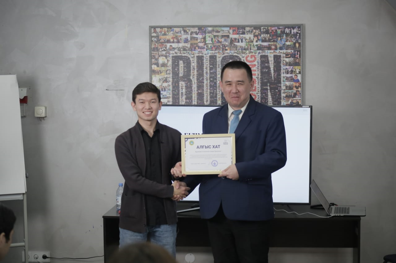 Daryn online компаниясының алғыс хаты лицей мұғалімдеріне табысталды