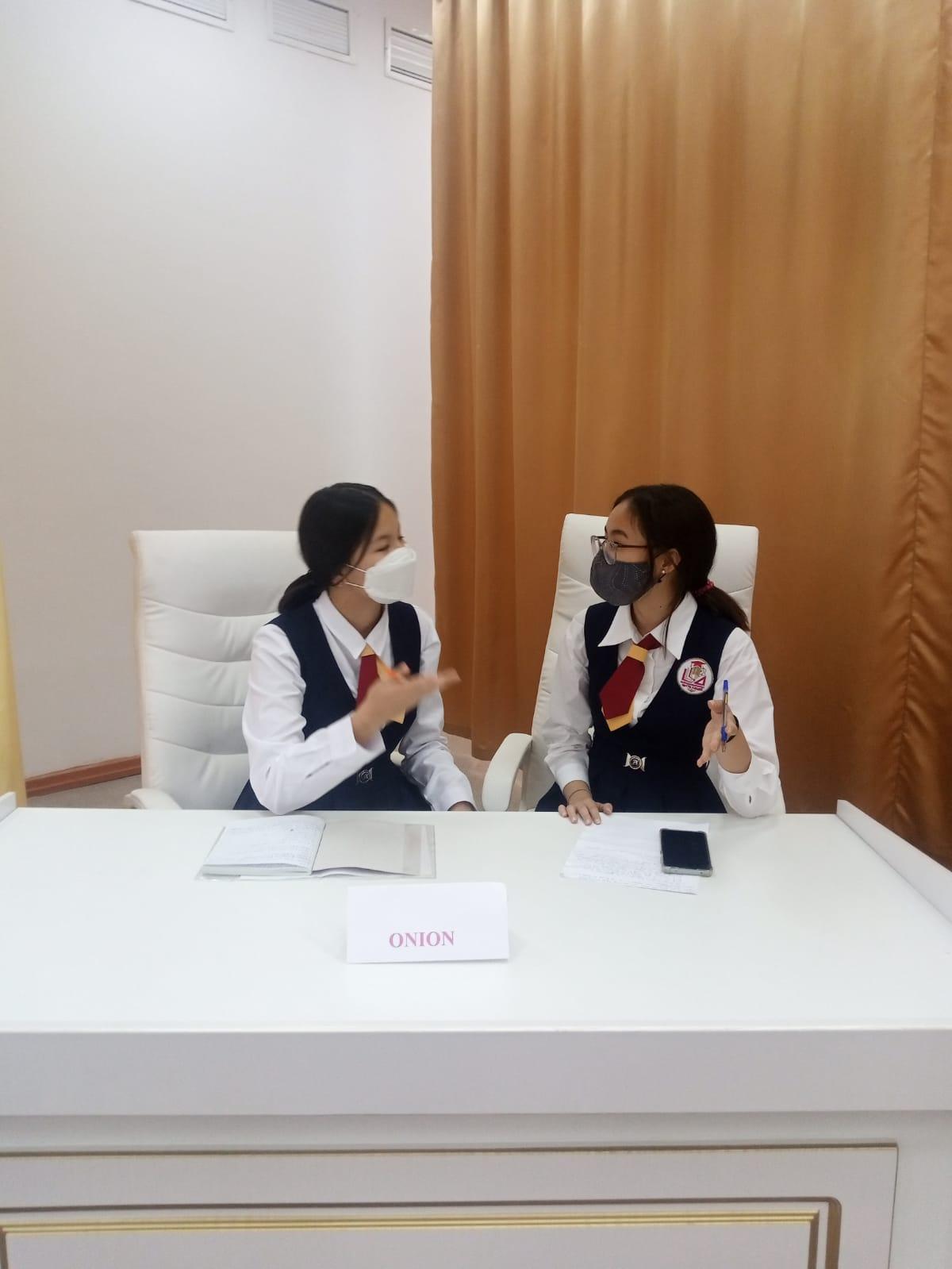 "Өзге тілдің бәрін біл, өз тіліңді құрметте" тақырыбында дебат өткізілді