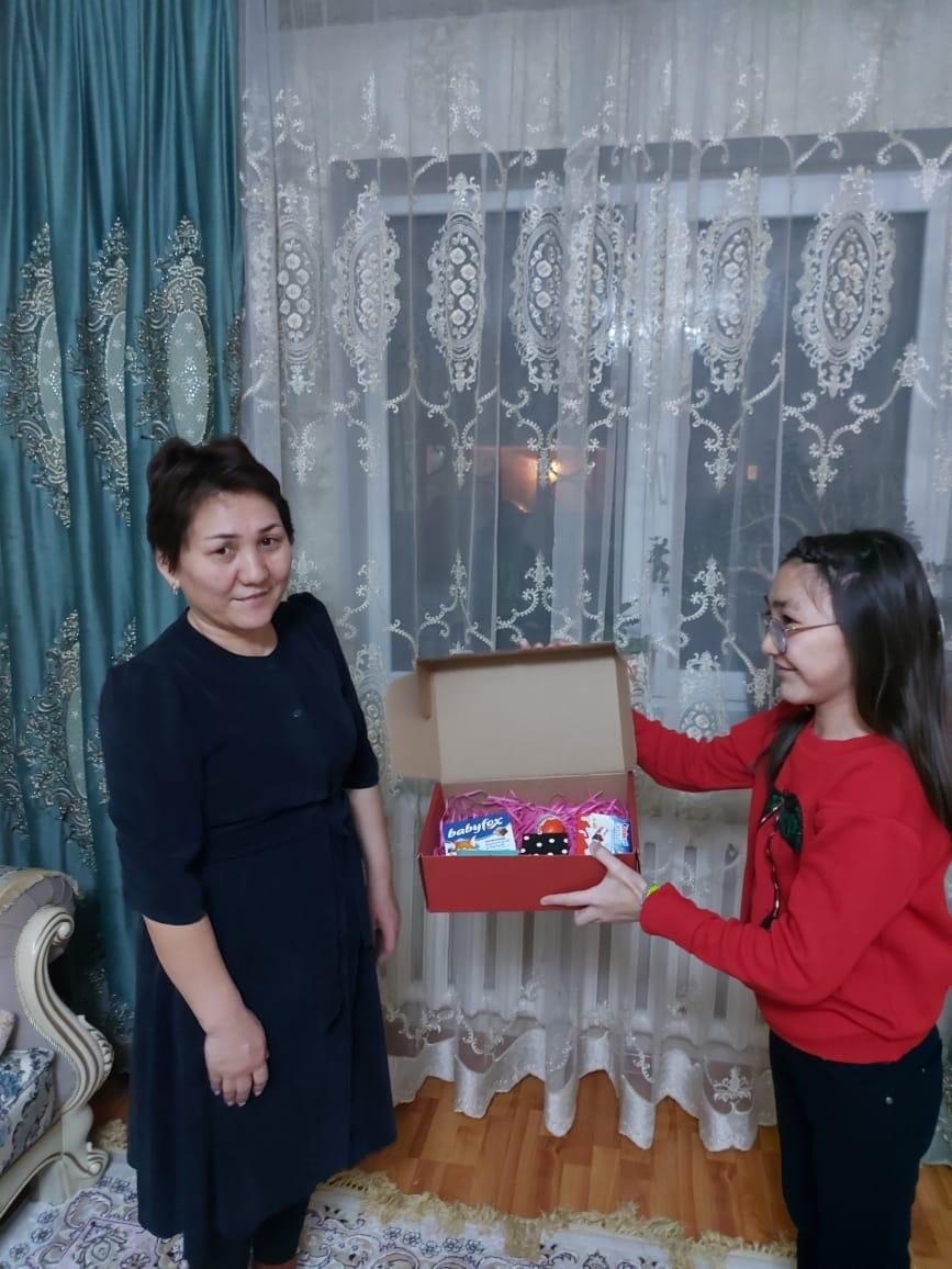 "Қолдан жасалған ең үздік сыйлық" атты  балалар қолөнерінен онлайн іс-шара өткізілді.