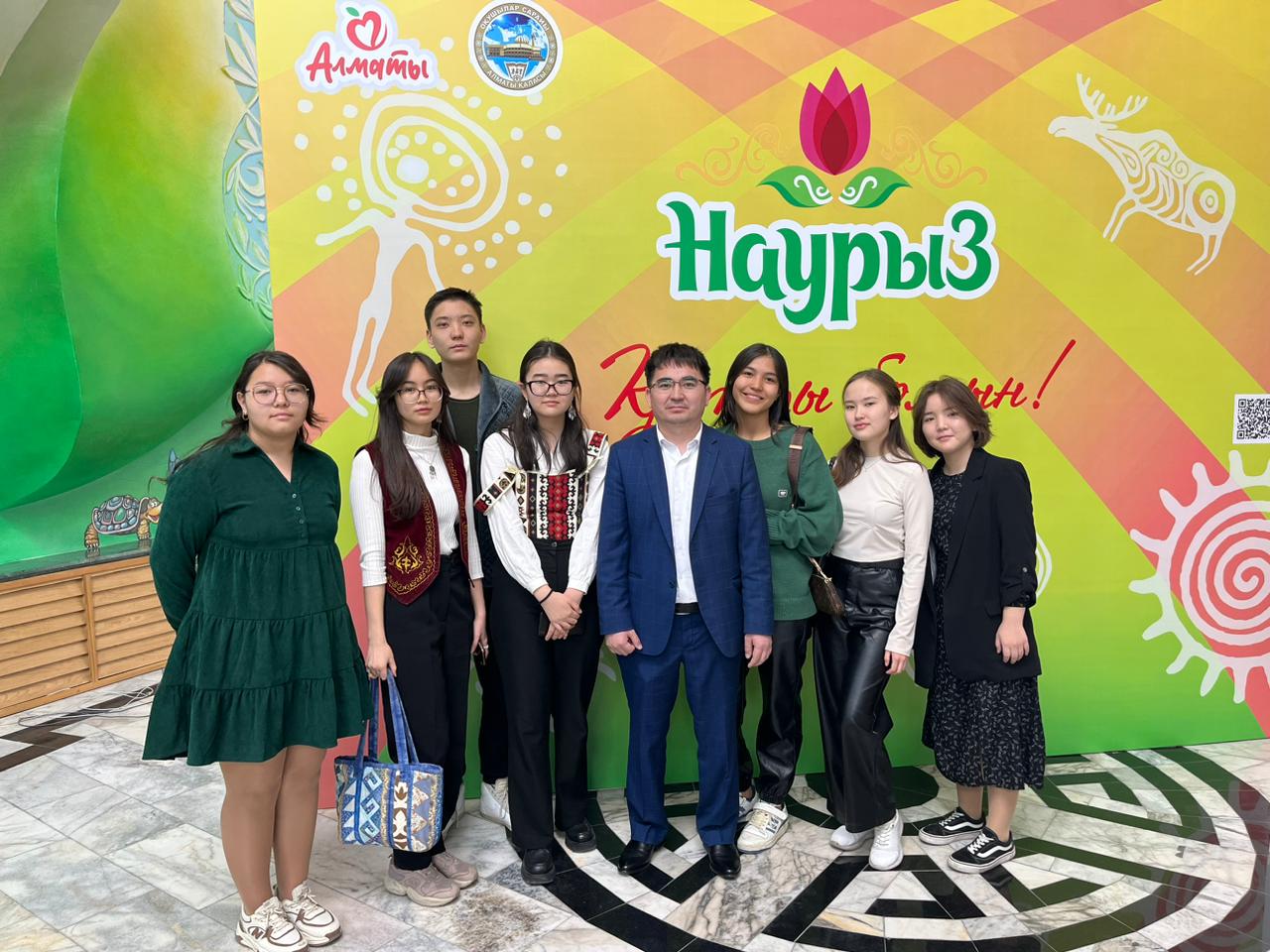 Мемлекеттік академиялық опера және балет театры солистерінің концертін тамашаладық.