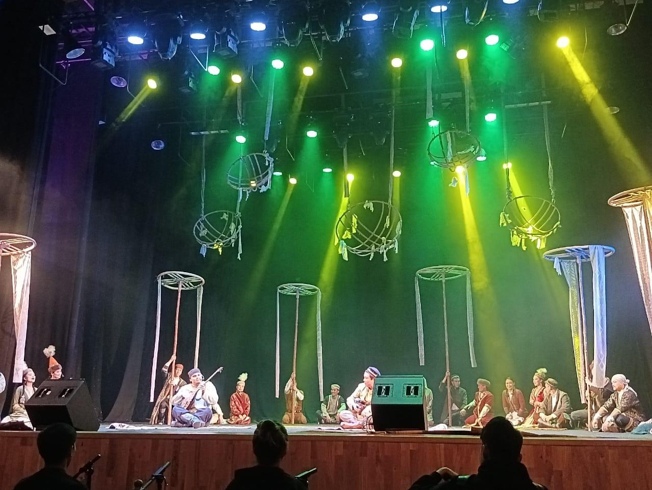 7-8 сынып оқушылары 25 мамыр күні  "Ән-Мұхит" атты қойылымды тамашалады.