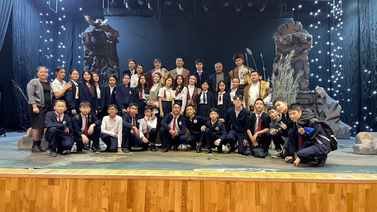 8 «Ж» сыныбы Алатау дәстүрлі театры "Қамбар батыр" қойылымында