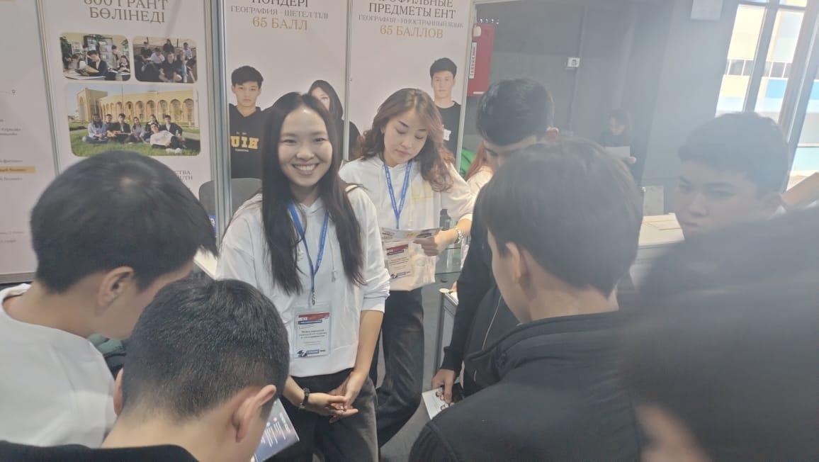 Лицейіміздің оқушылары Атакент орталығында ұйымдастырылған "Білім және Мансап" көрмесіне қатысты.