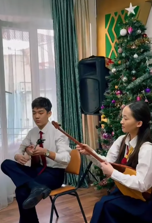 9-сынып оқушылары  «Қамқор» әлеуметтік үйіне барып, қарттарымызды келе жатқан Жаңа жыл мерекесімен құттықтап қайтты.