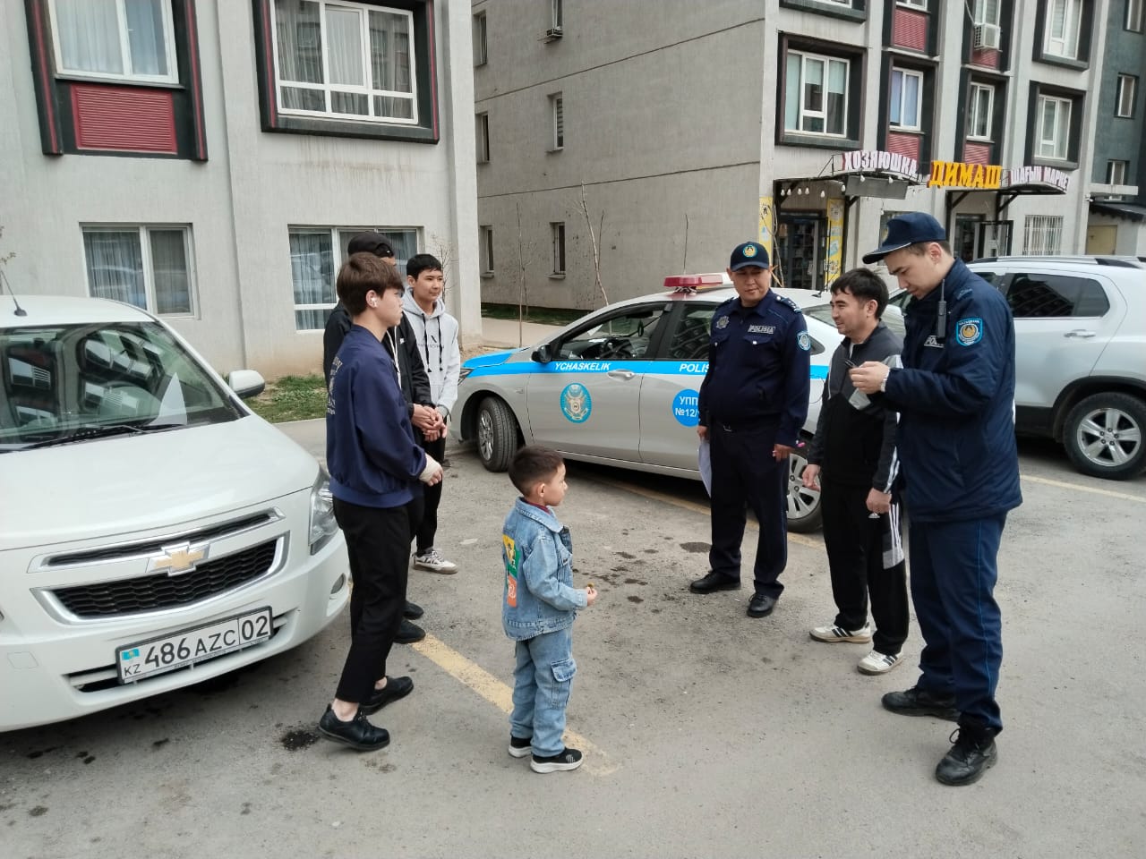 Ата-аналар мен  мектеп жасындағы балаларға  мопед қолдану ережесін директордың тәрбие ісі жөніндегі орынбасары таныстырды